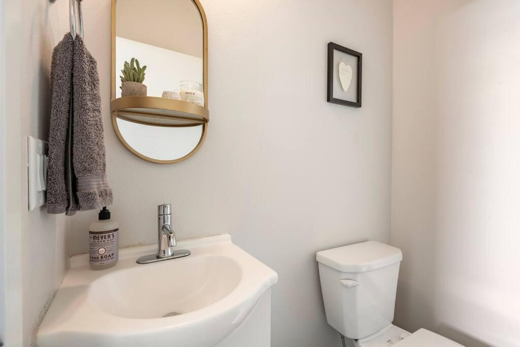 Comfy Family Home, Walkable Neighborhood + Patio! Portland Ngoại thất bức ảnh